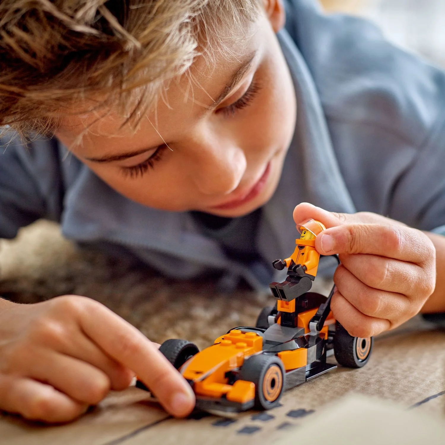 LEGO City Formula 1: F1® Driver with McLaren Race Car - Image 7