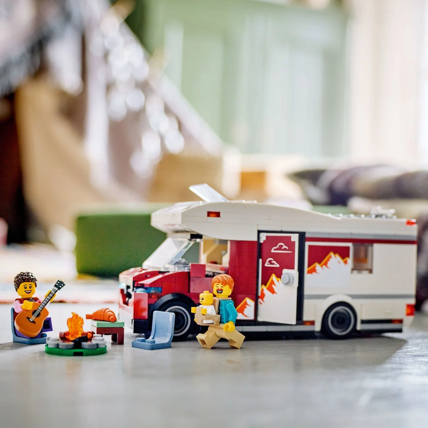 LEGO City Great Vehicles: Holiday Adventure Camper Van - Image 10