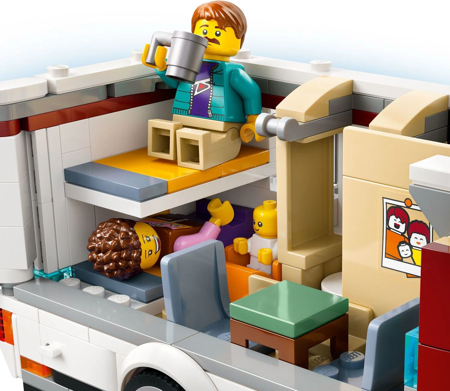 LEGO City Great Vehicles: Holiday Adventure Camper Van - Image 6