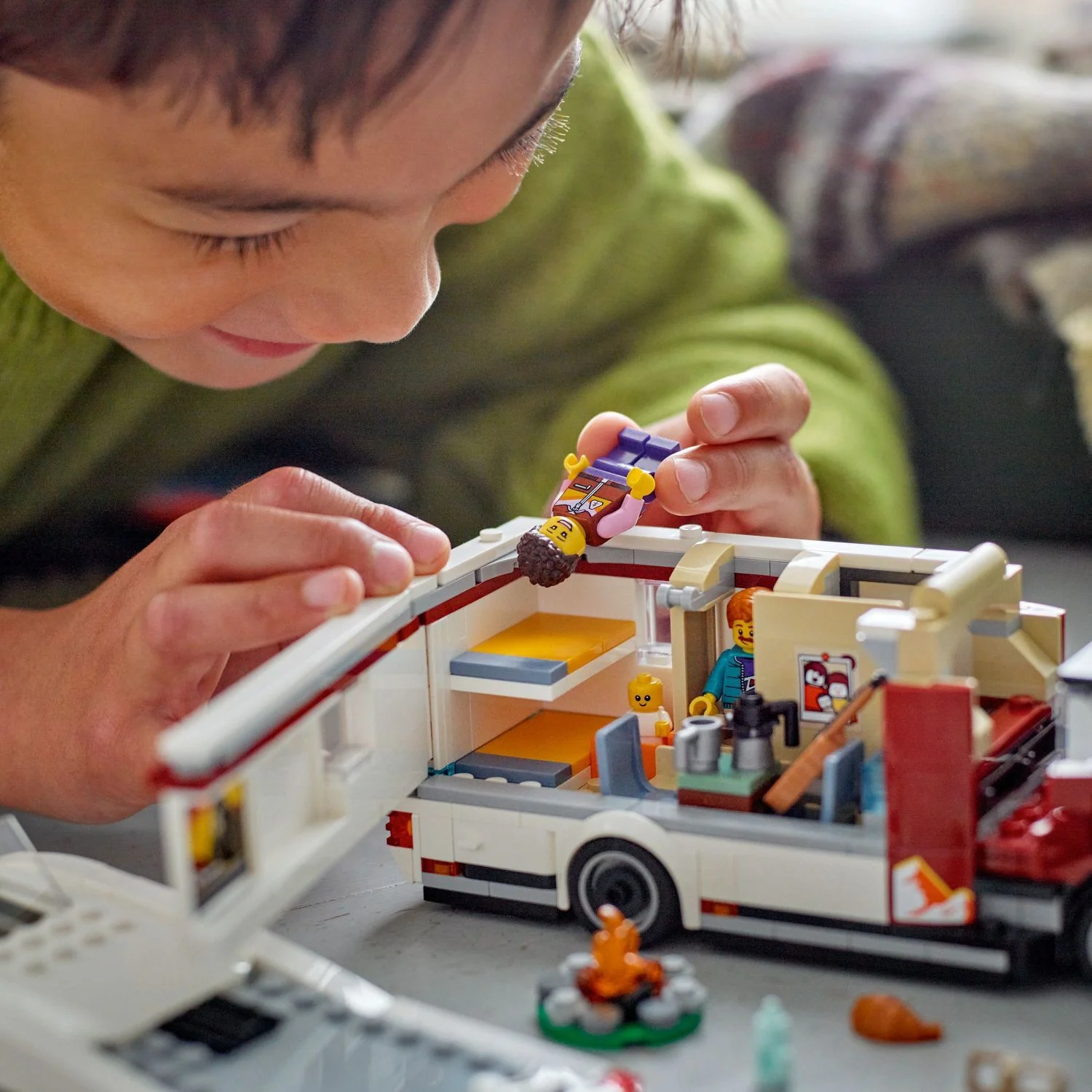 LEGO City Great Vehicles: Holiday Adventure Camper Van - Image 7