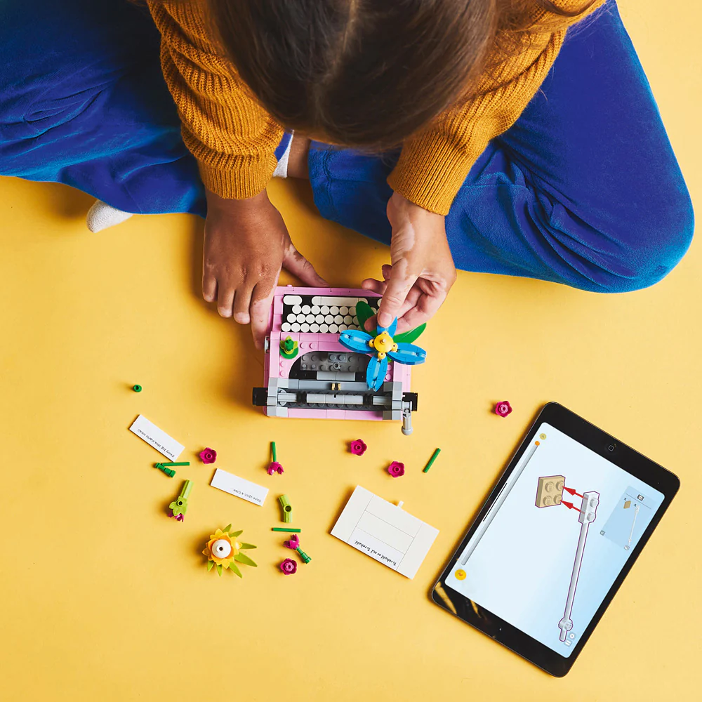 LEGO CREATOR Typewriter with Flowers - Image 7