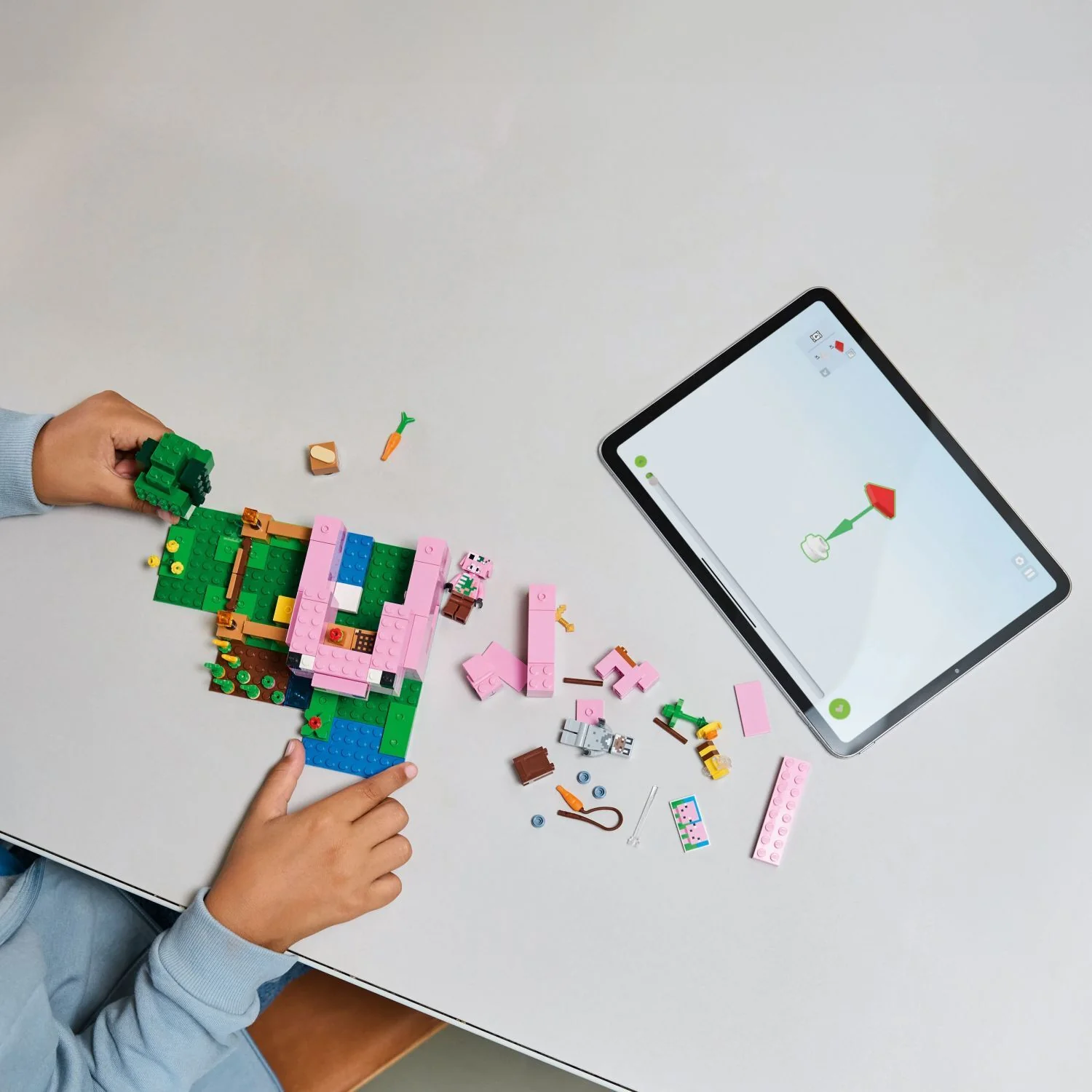 LEGO Minecraft: The Baby Pig House - Image 3