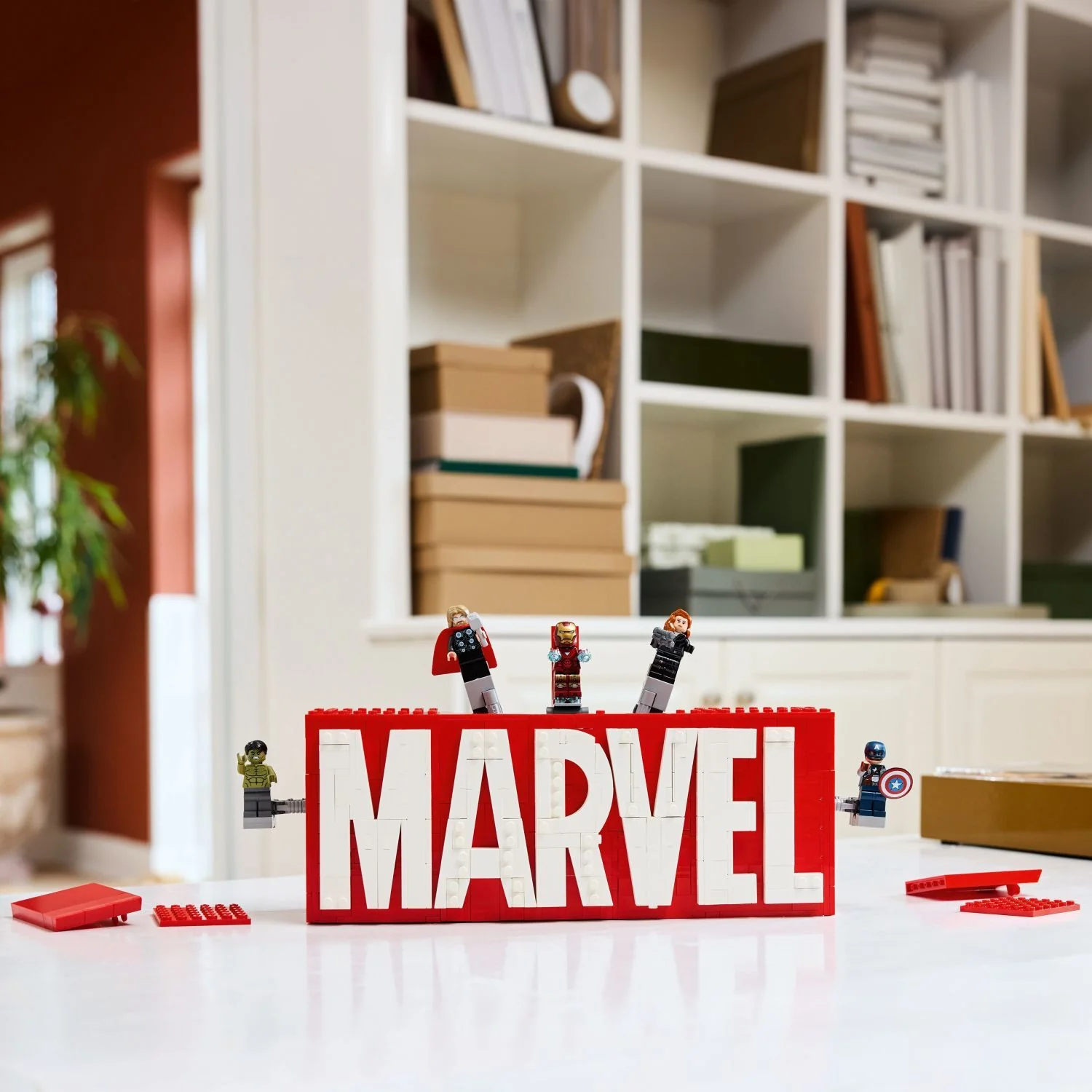 LEGO Super Heroes Marvel: MARVEL Logo & Minifigures - Image 5