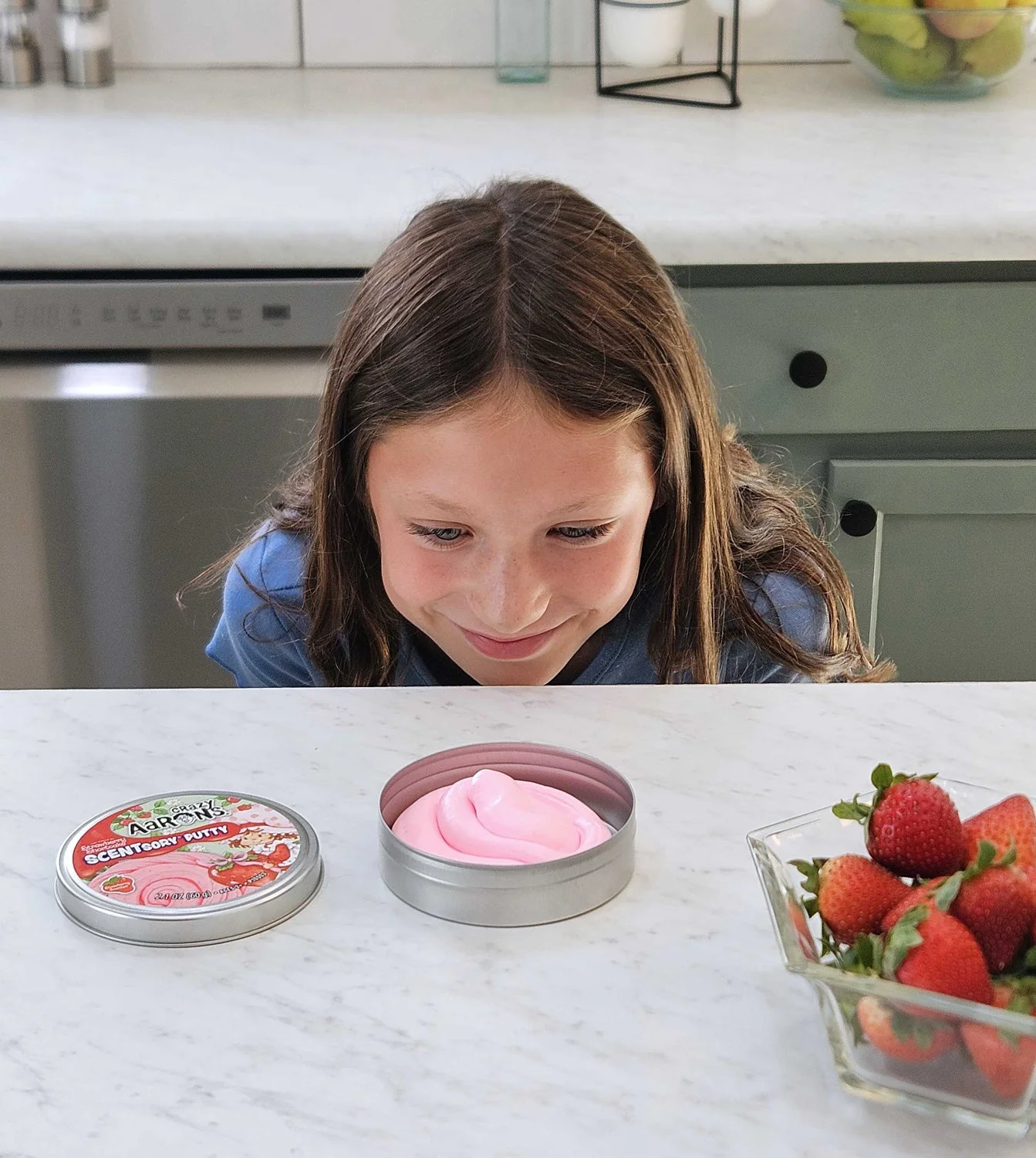 Crazy Aaron's Strawberry Shortcake SCENTsory Putty - Image 2